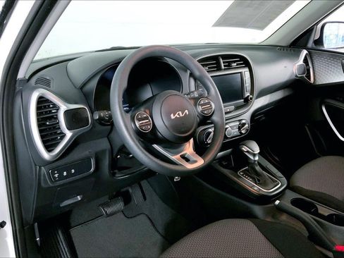 Certified 2025 Kia Soul LX w/ LX Technology Package FWD image 14