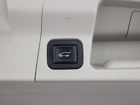 Used 2019 GMC Acadia Denali w/ Technology Package AWD/4WD image 28