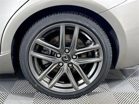 Used 2018 Lexus IS 350 image 4