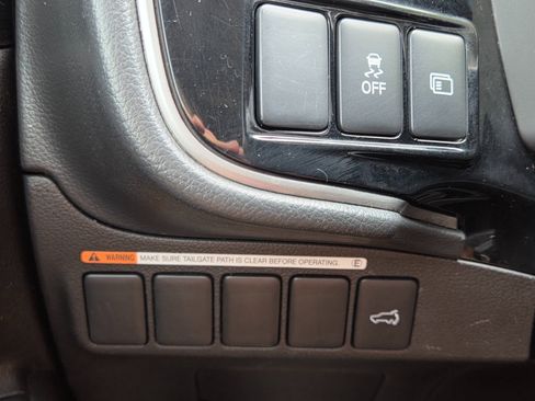 Used 2017 Mitsubishi Outlander SEL image 28