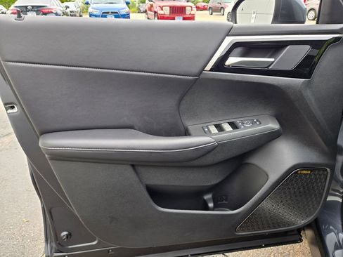 New 2025 Mitsubishi Outlander SE image 19