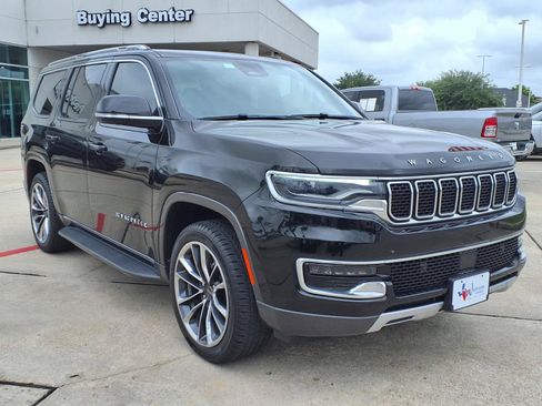 Used 2022 Jeep Wagoneer Series II w/ Premium Group I AWD/4WD image 3