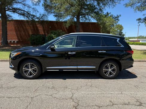 Used 2019 INFINITI QX60 Luxe w/ Essential Package FWD image 2