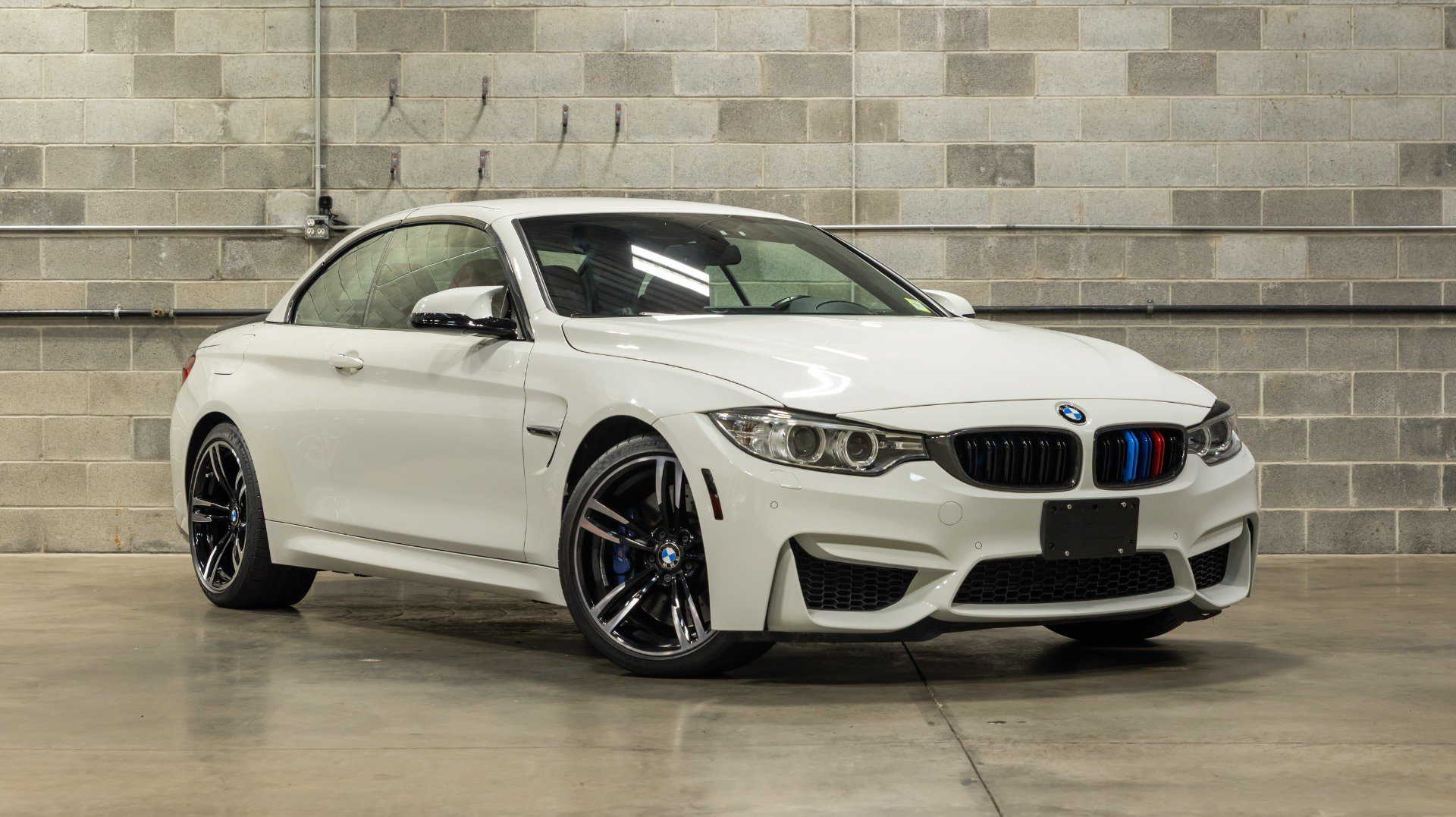 Used 2016 BMW M4 Convertible RWD image 2
