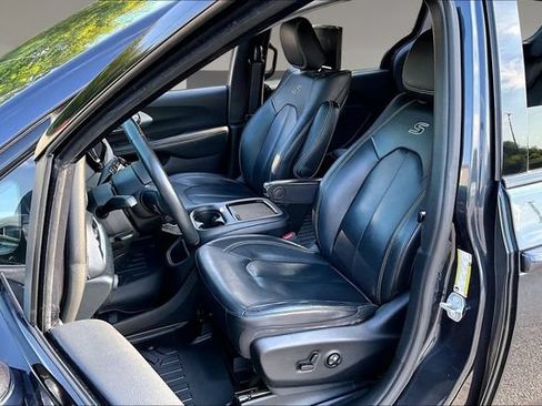 Used 2021 Chrysler Pacifica Touring-L w/ Uconnect Theater Family Group FWD image 20