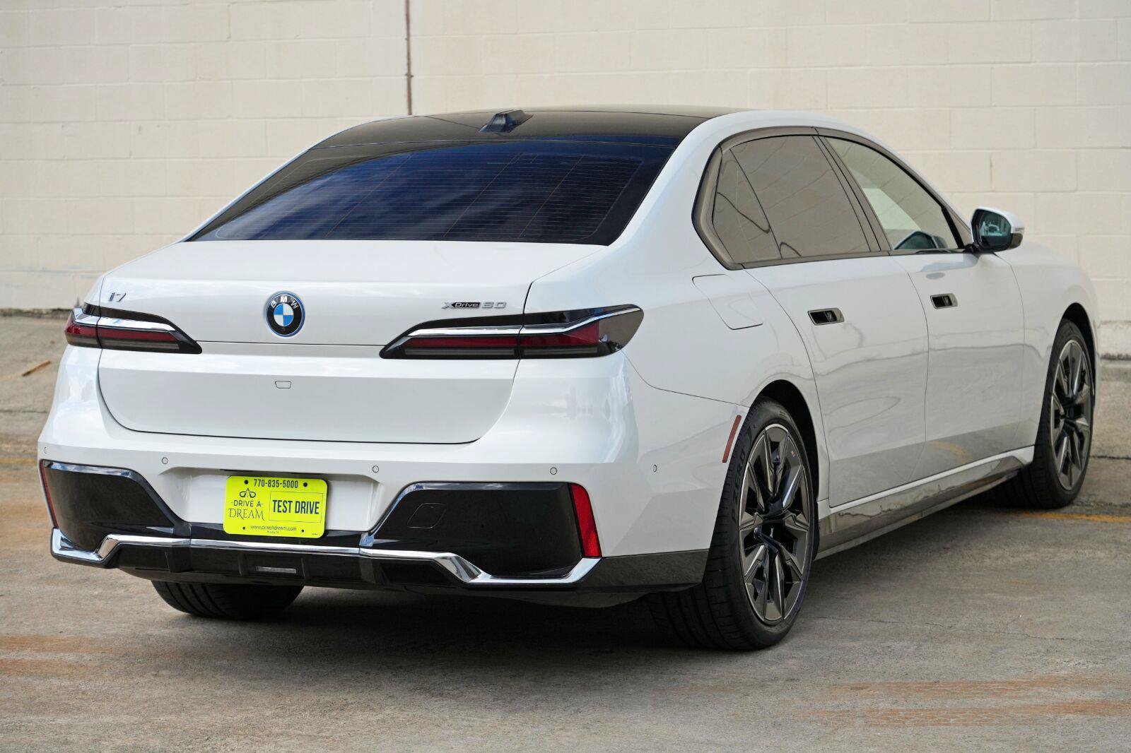 Used 2023 BMW i7 xDrive60 w/ Executive Package 2 AWD/4WD image 61