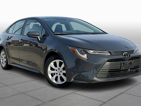 Used 2023 Toyota Corolla LE image 2