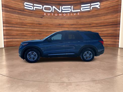 Used 2020 Ford Explorer XLT image 2