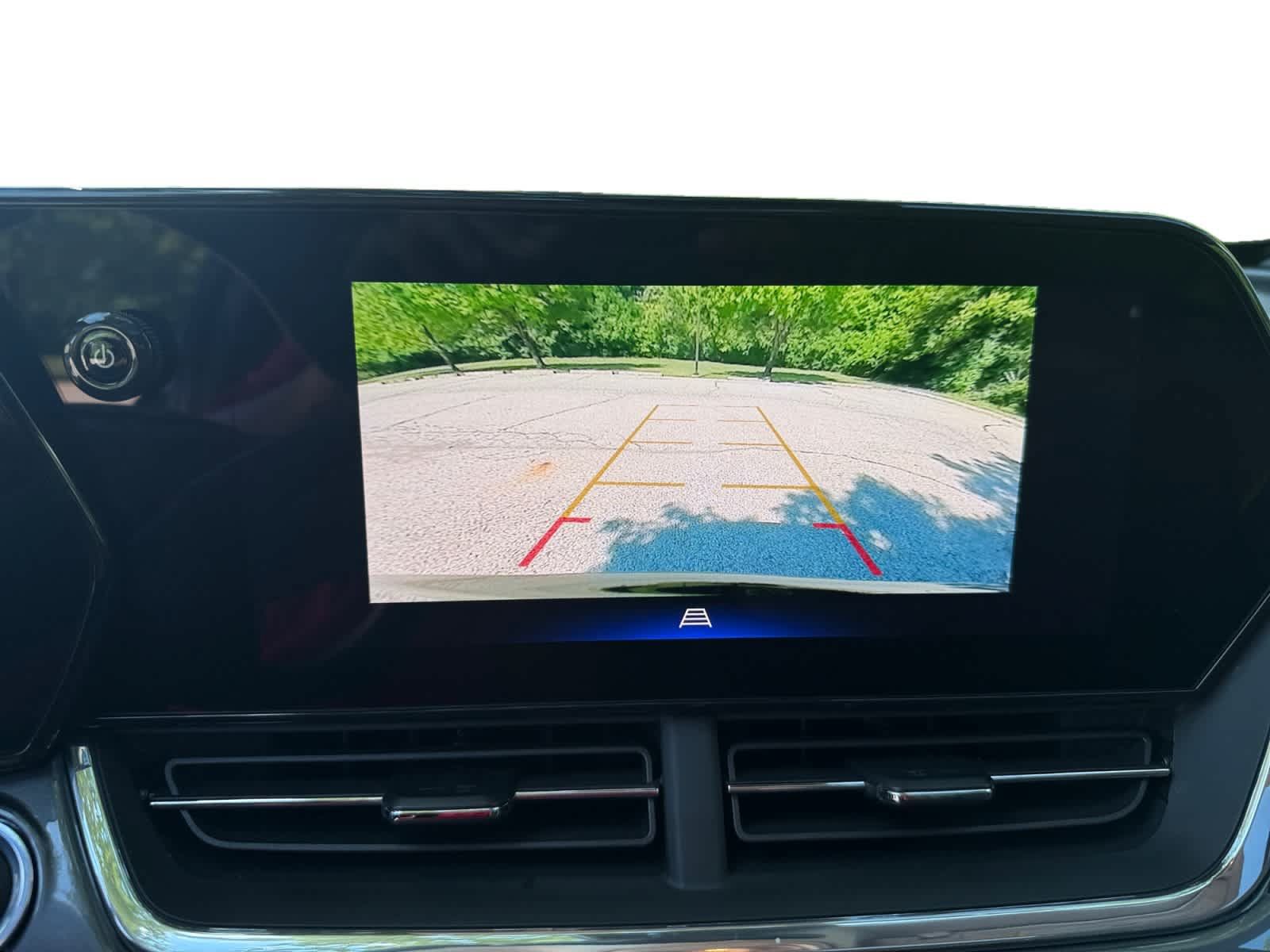 Used 2026 Chevrolet Trax ACTIV w/ Sunroof Package FWD image 16