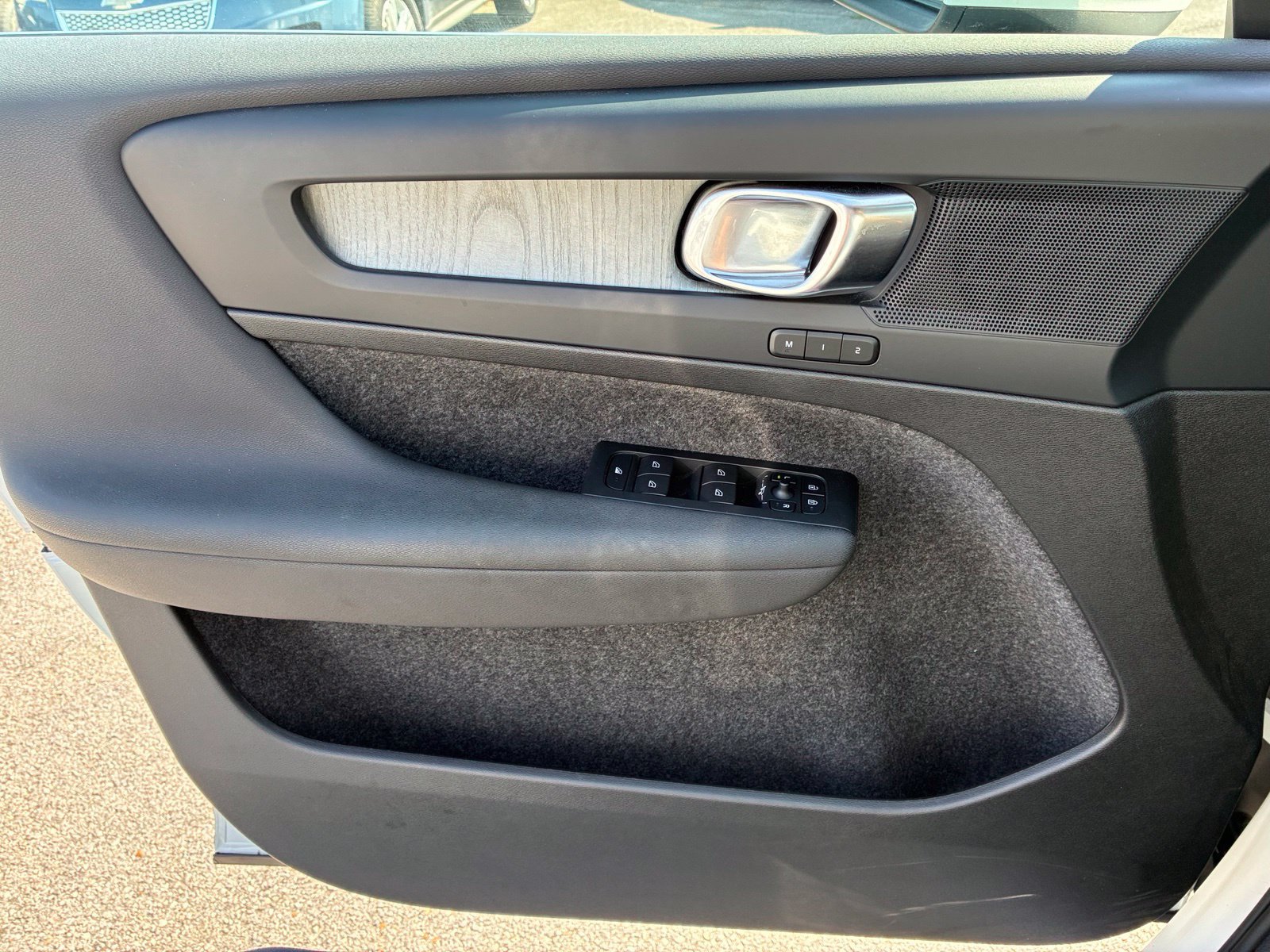 Used 2024 Volvo XC40 B5 Plus AWD/4WD image 12