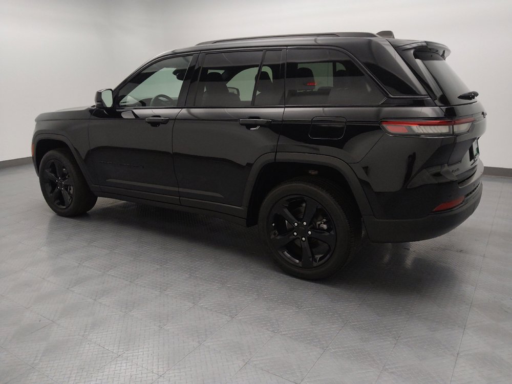 Used 2023 Jeep Grand Cherokee Altitude AWD/4WD image 3