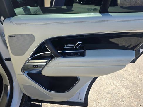 Certified 2023 Land Rover Range Rover SE image 13