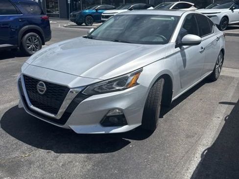 Used 2020 Nissan Altima 2.5 SV FWD image 1