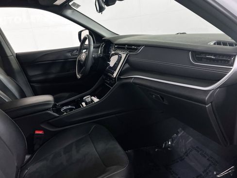 Used 2023 Jeep Grand Cherokee L Laredo image 29