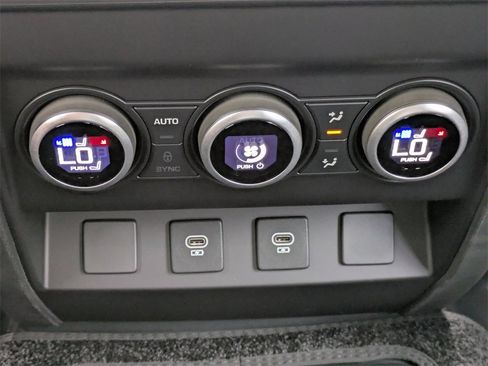 New 2025 Land Rover Defender 130 X-Dynamic SE image 21