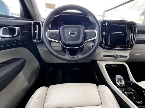 Used 2025 Volvo XC40 B5 Ultra w/ Climate Package image 6