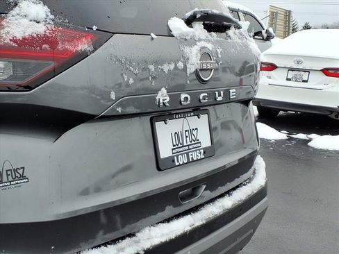 Used 2023 Nissan Rogue S image 34