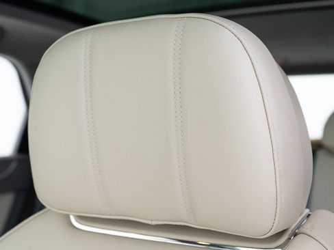 New 2025 Bentley Bentayga V8 image 17