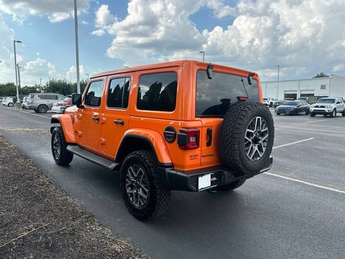 Used 2025 Jeep Wrangler Unlimited Sahara w/ Safety Group AWD/4WD image 5