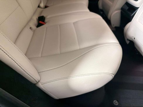 Used 2025 Mercedes-Benz GLE 350 4MATIC w/ Driver Assistance Package image 27
