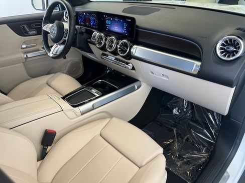 Used 2025 Mercedes-Benz EQB 300 4MATIC image 50