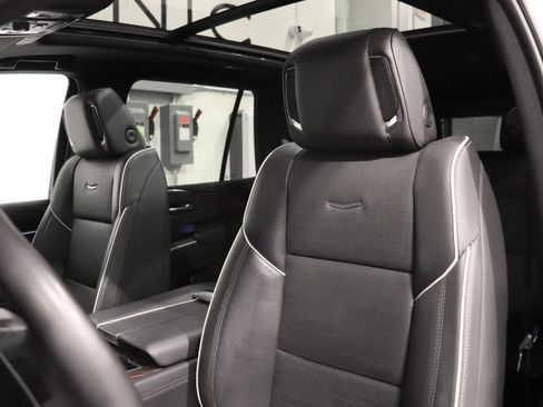 Used 2023 Cadillac Escalade Premium Luxury AWD/4WD image 13