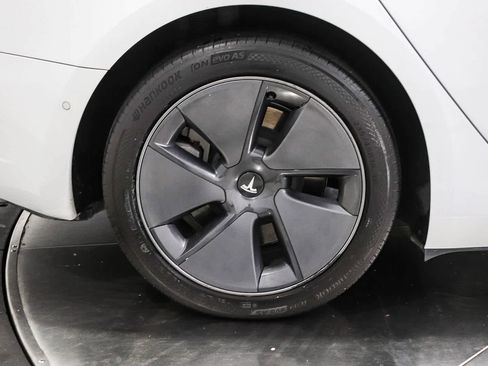Used 2018 Tesla Model 3 Long Range RWD image 10