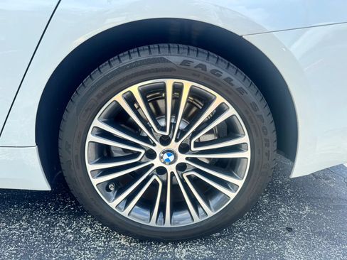 Used 2019 BMW 530i w/ Convenience Package RWD image 16