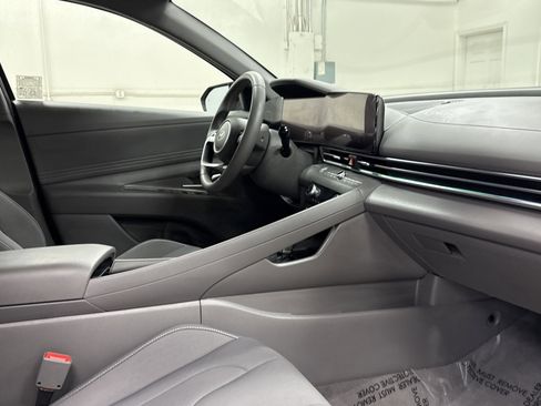 Used 2024 Hyundai Elantra SEL w/ Convenience Package image 24