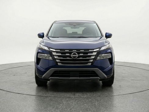 Used 2025 Nissan Rogue SV AWD/4WD image 2
