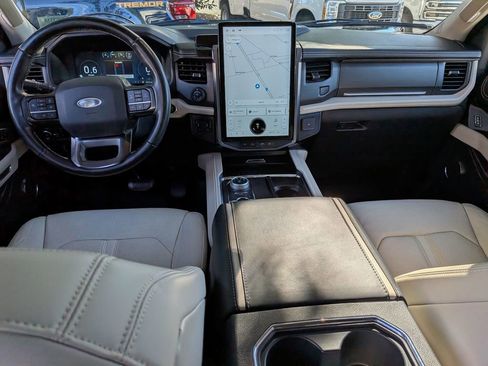 Used 2023 Ford Expedition Platinum image 30