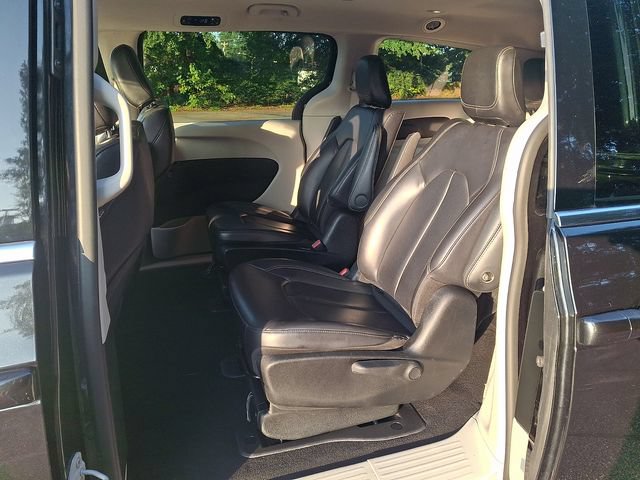 Used 2024 Chrysler Pacifica Limited FWD image 10