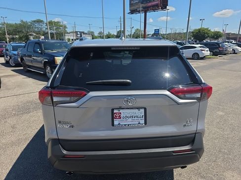 Used 2025 Toyota RAV4 LE AWD/4WD image 5