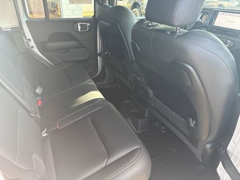 Certified 2024 Jeep Wrangler Sahara w/ Technology Group image 18
