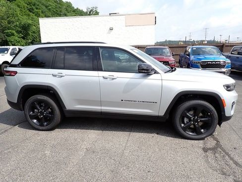 New 2025 Jeep Grand Cherokee Altitude image 8