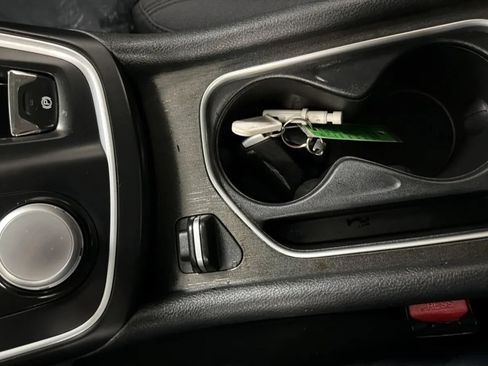 Used 2016 Chrysler 200 Limited FWD image 12