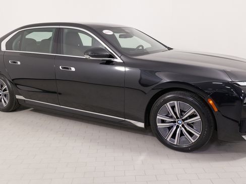 Used 2024 BMW i7 xDrive60 w/ Executive Package image 7