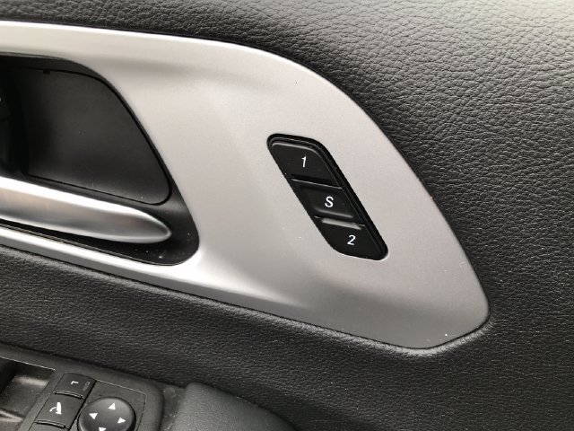 Used 2025 Chrysler Pacifica Limited FWD image 4