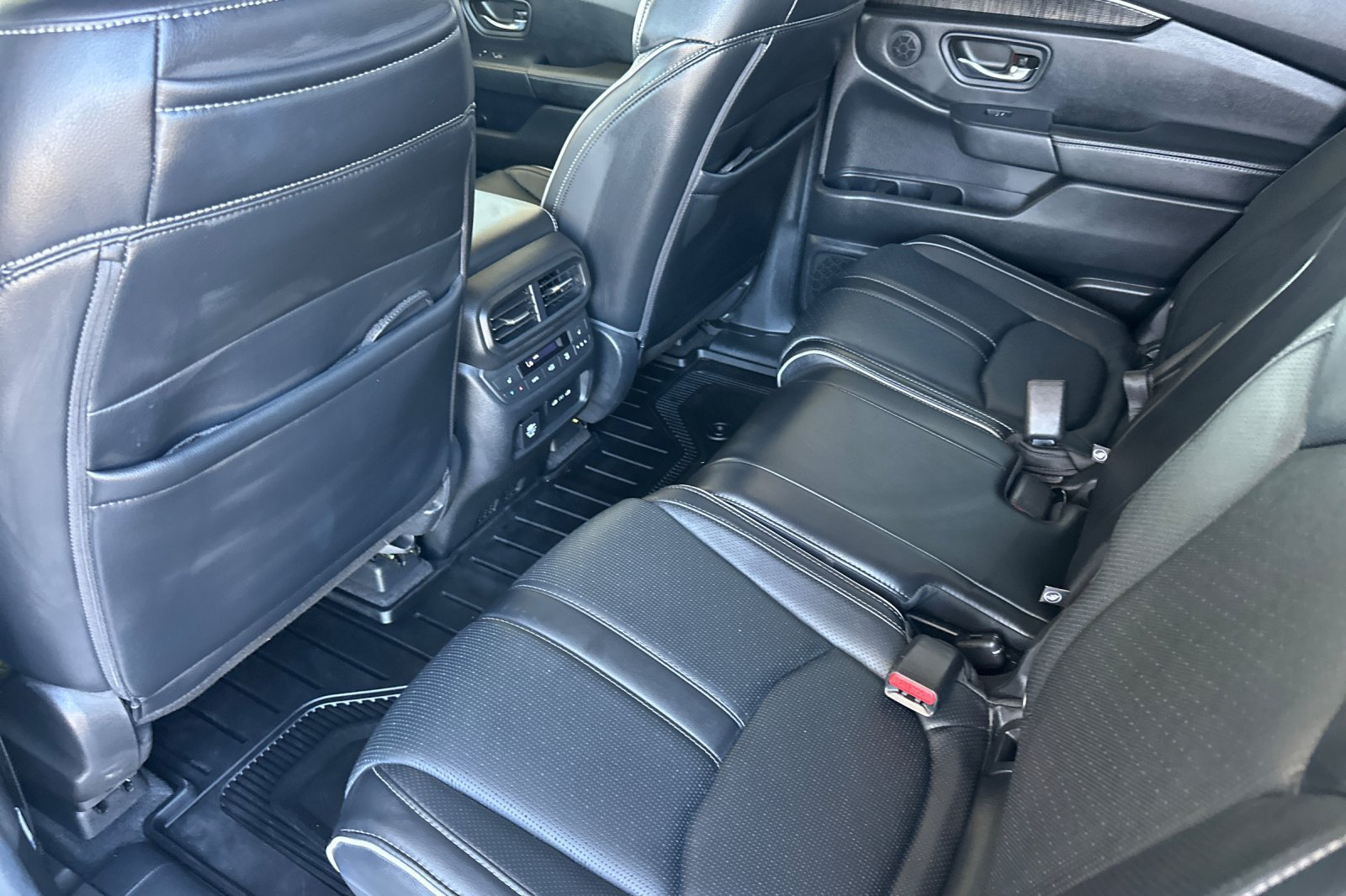 Used 2025 Honda Pilot Elite image 11
