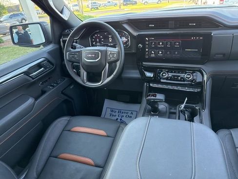 Used 2025 GMC Sierra 1500 AT4 w/ AT4 Premium Package AWD/4WD image 14