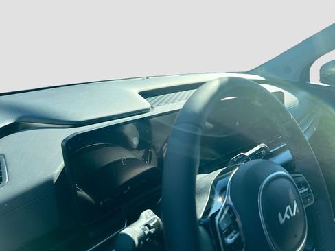 New 2026 Kia Carnival SX image 9