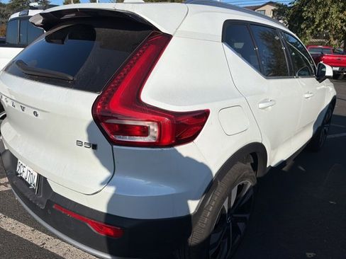 Used 2023 Volvo XC40 B5 Ultimate w/ Protection Package Premier image 8