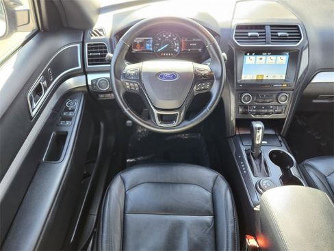 Used 2017 Ford Explorer XLT w/ Equipment Group 202A image 11