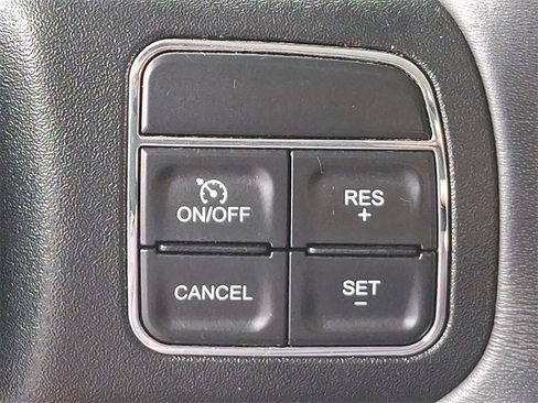 Used 2018 Jeep Wrangler Unlimited Sahara w/ Connectivity Group image 20