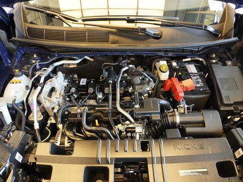 Used 2025 Nissan Kicks SV w/ SV Premium Package image 7