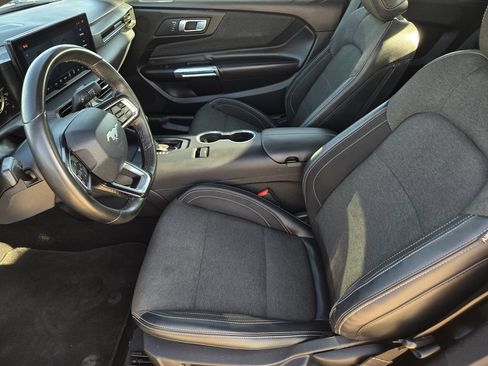 Used 2024 Ford Mustang Convertible RWD image 11