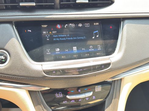Used 2019 Cadillac XT5 FWD image 24