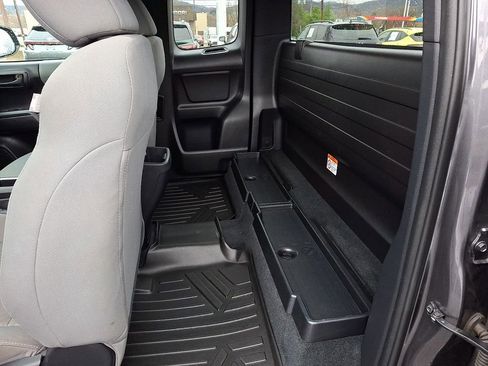 Used 2020 Toyota Tacoma SR image 13