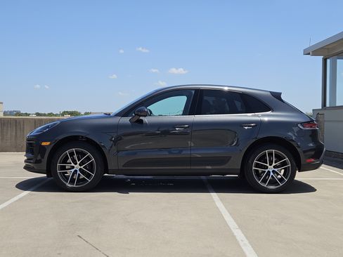 Certified 2026 Porsche Macan AWD/4WD image 2