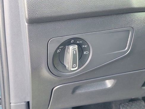 Used 2020 Volkswagen Tiguan SE image 19